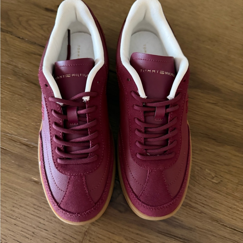 Tommy Hilfiger Maroon Casual Sneakers